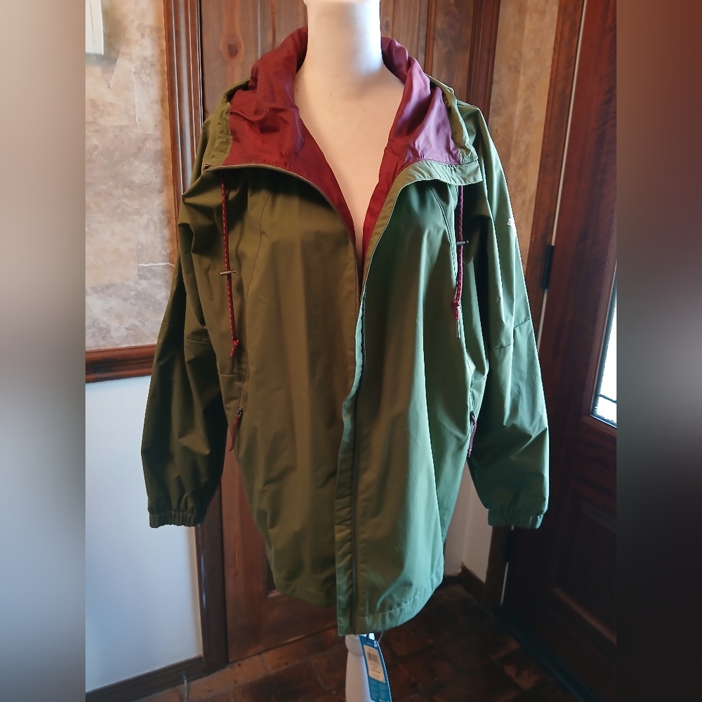 NWT Columbia rain jacket. Green with burgundy trim.